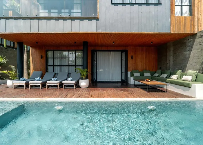 Secana Beachtown & 5*