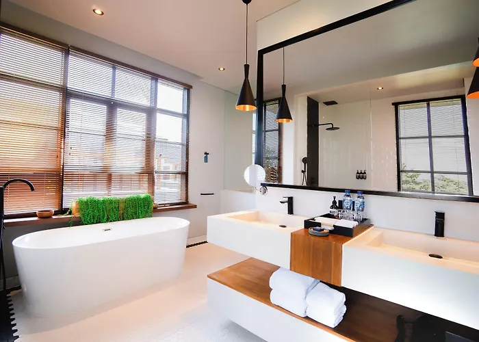 Secana Beachtown & 5*